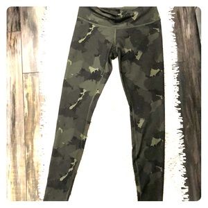 Lulu camo leggings